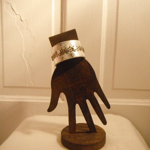 Leather Star Rivet Cuff - Picture 6 of 6